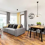 Black&white - Loft Style Apartment